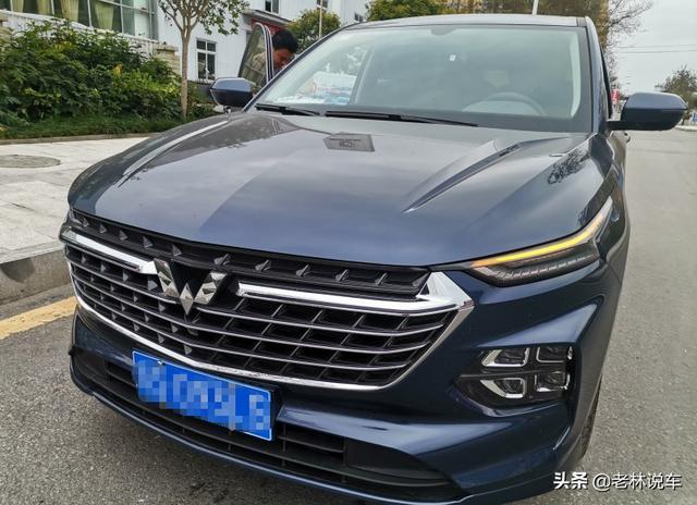 11万提了台五菱凯捷，车长近4米9，宽敞又舒适，全家都享受头等舱