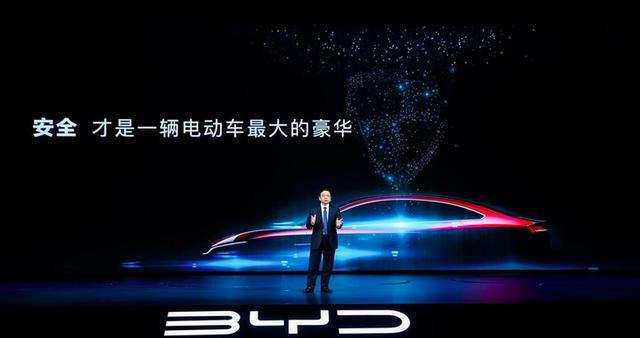 那个“全系配刀”的比亚迪，却将三元锂电卖给了“1号客户”