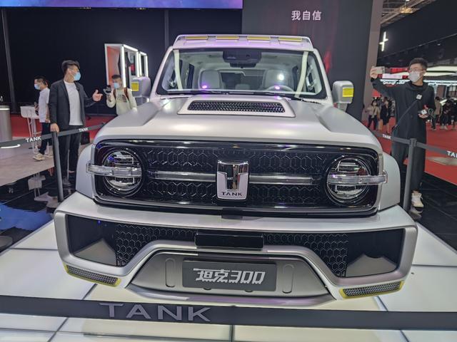 这回是国产“巴博斯版本奔驰大G”，赛博坦克300我给9.7分