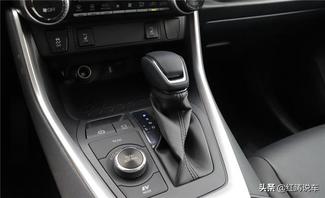RAV4荣放价格坚挺，本田CR-V的老对手，都有哪些优缺点