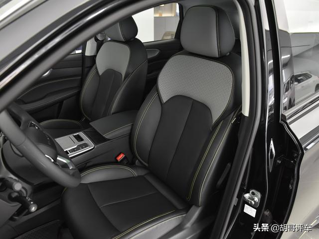 帅气又实用的国产SUV，轴距超过2米7，实拍荣威RX5
