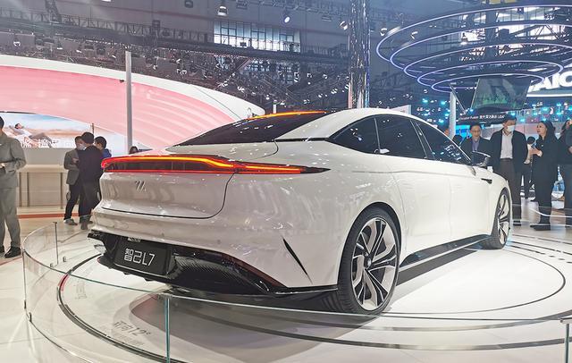 上海车展实拍 纯电动轿车智己L7 预售40.88万元