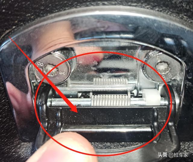 九年的二手车卖130万，不成想内饰功能没反应，买主：留着报废吧