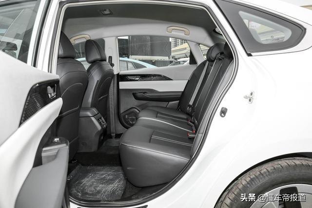 新车｜售14.18万，东风风神E70新车上市，竞争比亚迪秦？