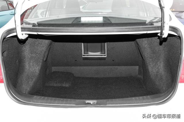 新车｜售14.18万，东风风神E70新车上市，竞争比亚迪秦？