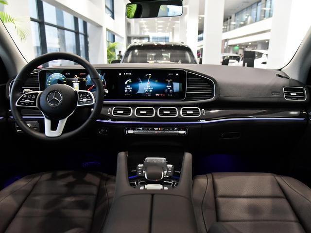 比人都高的豪华旗舰SUV，7座设计原装进口，带你看奔驰GLS