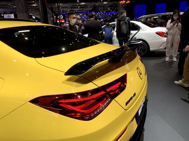 奔驰CLA AMG45运动型亮相，四门轿跑不负众望，霸气外观彰显性能
