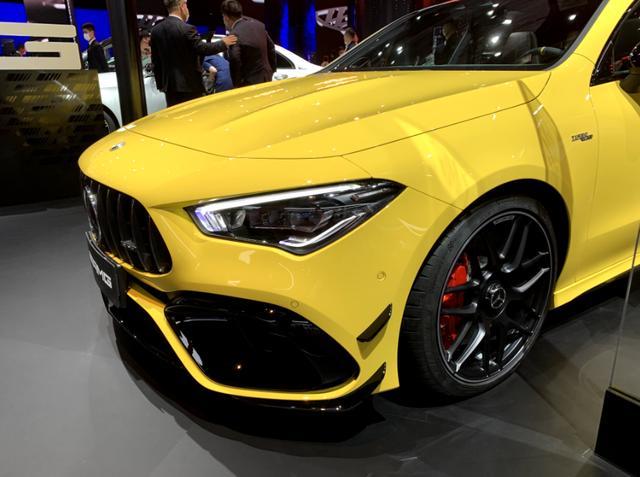 奔驰CLA AMG45运动型亮相，四门轿跑不负众望，霸气外观彰显性能