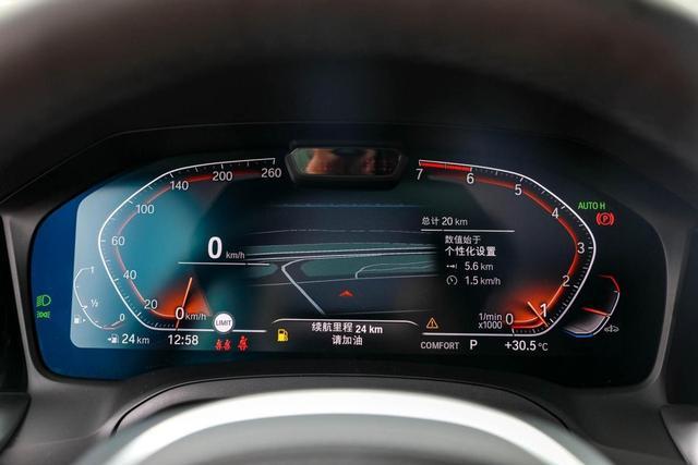 年轻人超爱的宝马车，两门四座，名为4系，努努力应该买得起