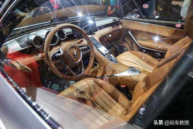 新车帅到犯规！网友：买买买！媳妇跟车 必须有一样好看