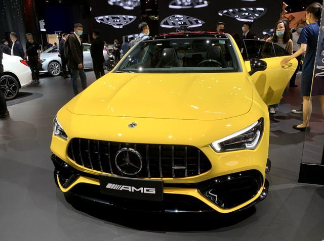 奔驰CLA AMG45运动型亮相，四门轿跑不负众望，霸气外观彰显性能