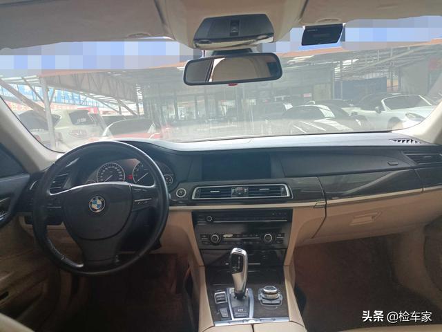 看不上迈腾雅阁，花17万买09年的宝马740，买主：我笑他人看不穿
