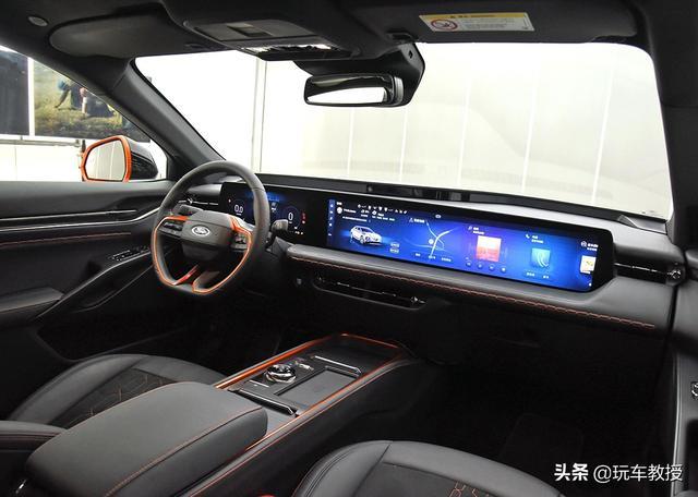 新车帅到犯规！网友：买买买！媳妇跟车 必须有一样好看