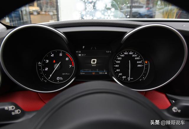 阿尔法罗密欧Giulia：外观配不上性能，兼顾运动和舒适