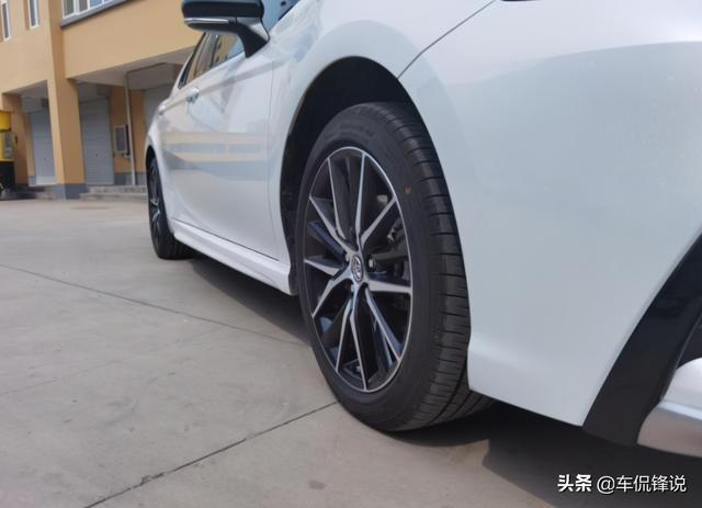 提车丰田凯美瑞有感：四出排气，表显油耗7.1L