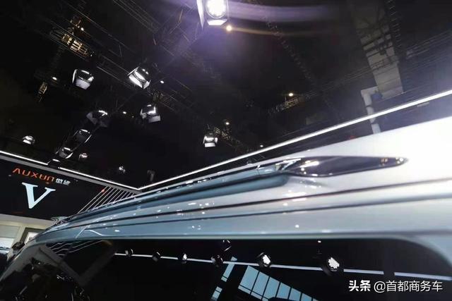 奔驰首款小高顶商务车，2021款2.0T AUXUN傲旋纵横四海，首次亮相