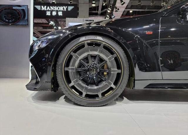 巴博斯火箭900车型正式亮相，搭4.5T V8发动机，最大功率达900马力