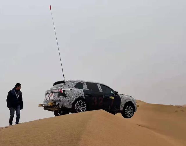 领克品牌最新旗舰SUV，领克09开启沙漠测试