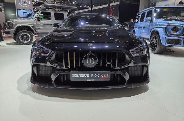 巴博斯火箭900车型正式亮相，搭4.5T V8发动机，最大功率达900马力