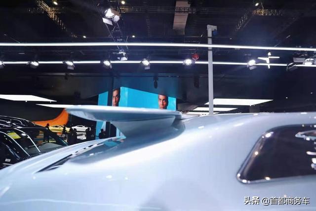 奔驰首款小高顶商务车，2021款2.0T AUXUN傲旋纵横四海，首次亮相