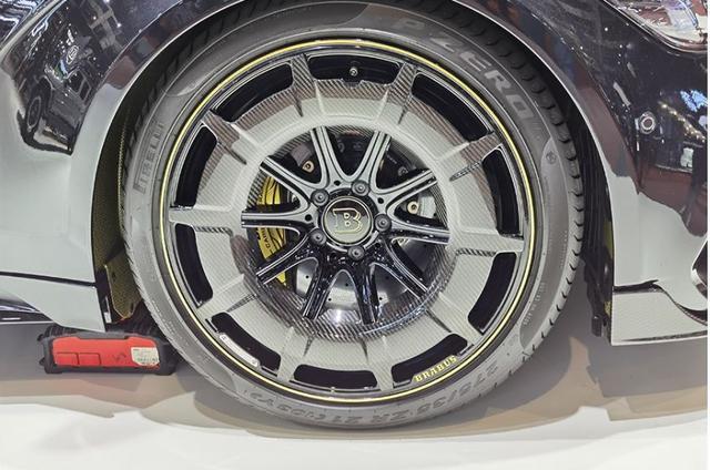 巴博斯火箭900车型正式亮相，搭4.5T V8发动机，最大功率达900马力