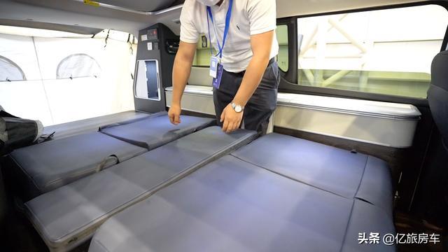 既有MPV的身材，又有房车的功能，旅行家G20升顶带2床能住4人