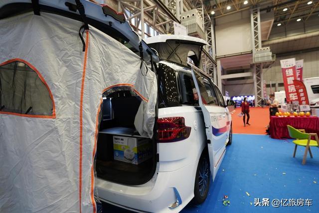 既有MPV的身材，又有房车的功能，旅行家G20升顶带2床能住4人