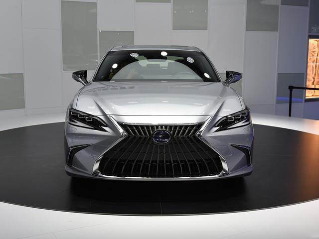 这是一款不愁卖的车，坚挺30万售价，它为什么那么有信心？