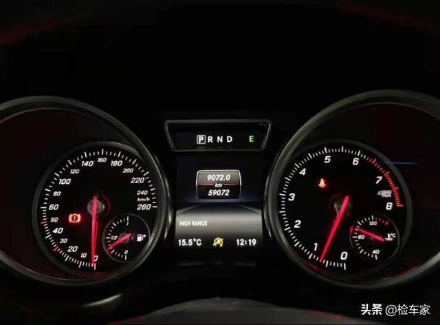 身高不够气场来凑，小姐姐花140万买辆奔驰大G，卖家：我大意了