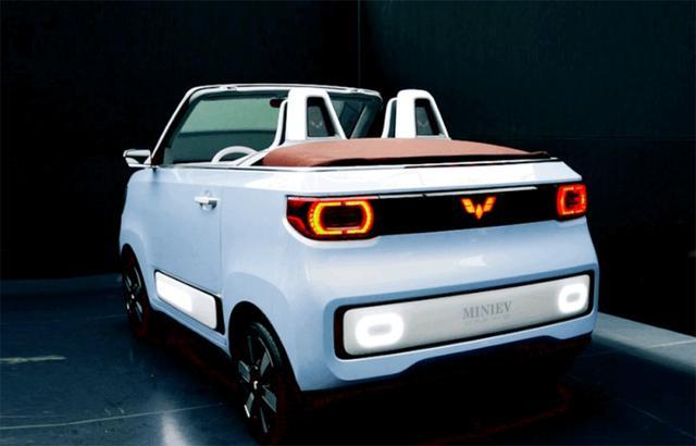 主要好处就是可以尽可能降低重量,进而帮助宏光miniev cabrio获得更长