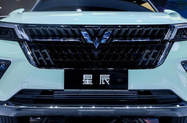 继凯捷后，又一银标五菱将上市，轴距近2米8或配1.5T取名“星辰”