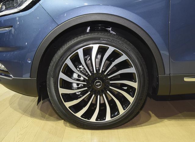 V6发动机+可变悬架+19个扬声器，林肯航海家到底值得买吗？