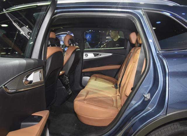 V6发动机+可变悬架+19个扬声器，林肯航海家到底值得买吗？