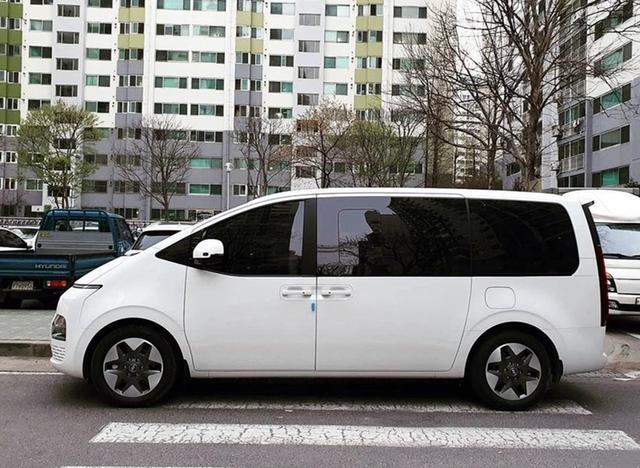 现代版“迈特威”，全新Staria实车，外观霸气最多拉11人