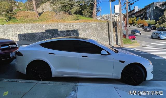 曝光丨轭式方向盘和横置大屏？最清晰的新款Model S Plaid实车图