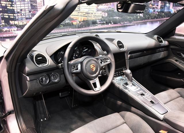 保时捷718 Spyder，售价73.80万元，“白富美”购车新选择？