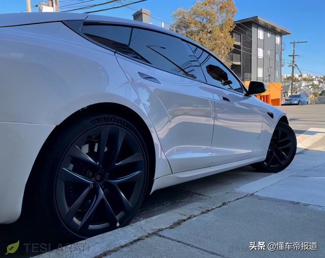曝光丨轭式方向盘和横置大屏？最清晰的新款Model S Plaid实车图