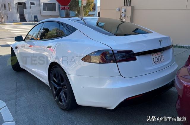 曝光丨轭式方向盘和横置大屏？最清晰的新款Model S Plaid实车图