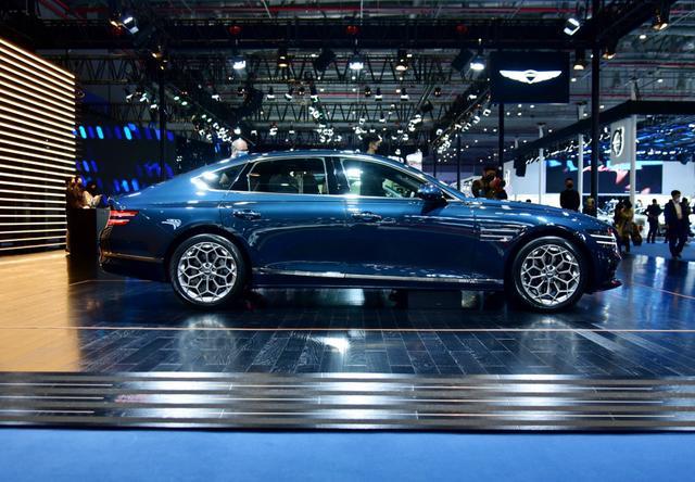 5系E级A6的新对手，车标带翅膀，捷尼赛思G80预售36.38万元起