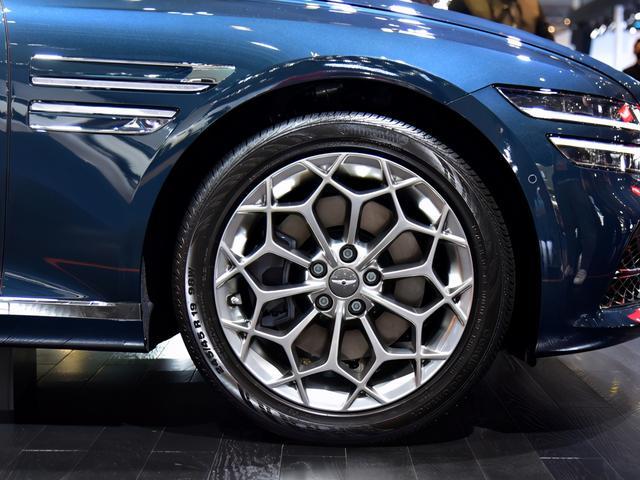 5系E级A6的新对手，车标带翅膀，捷尼赛思G80预售36.38万元起