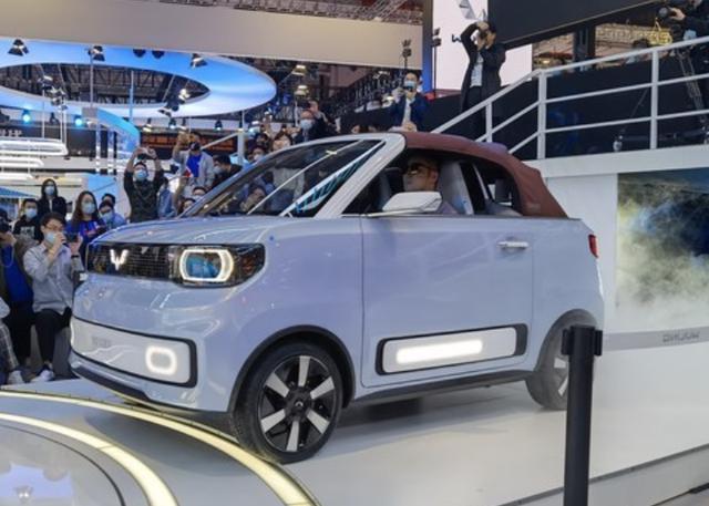 国民敞篷车五菱宏光MINI EV CABRIO来了