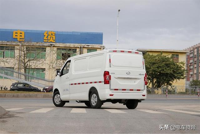 货箱容积5.4m³的新能源微面来了 睿行EM60诚意满满