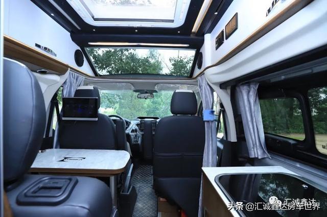 暗藏多样小设计的商务旅居车，福特2.0T动力，2人日常操作挺灵活