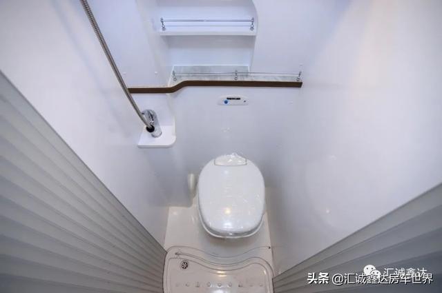 暗藏多样小设计的商务旅居车，福特2.0T动力，2人日常操作挺灵活