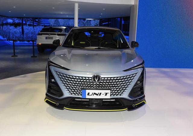 “靠脸吃饭”的长安全新SUV，实力、性价比也不错，6.99万起