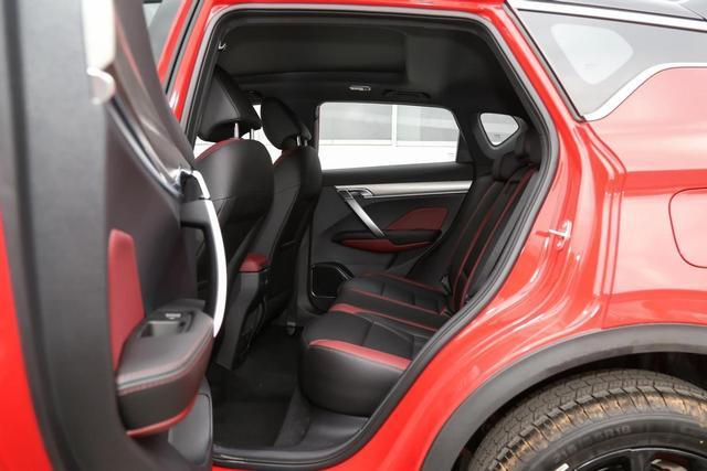 年轻人第一次买SUV，不妨看看这两款，好看又实用，低至6.38万起