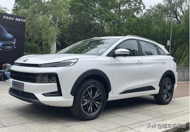 新车丨纯正德系架构长什么样？思皓QX实拍静态解析