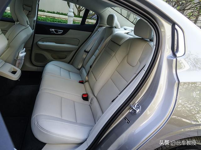 这些入门豪华车20万就能入手！开起来那才叫真香