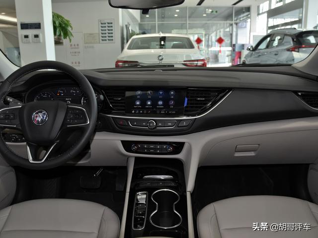 2.0T+9AT开着带劲，内部空间很舒适，实拍别克君威
