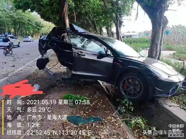 突发｜速度过快导致失控，广州一辆特斯拉撞树起火